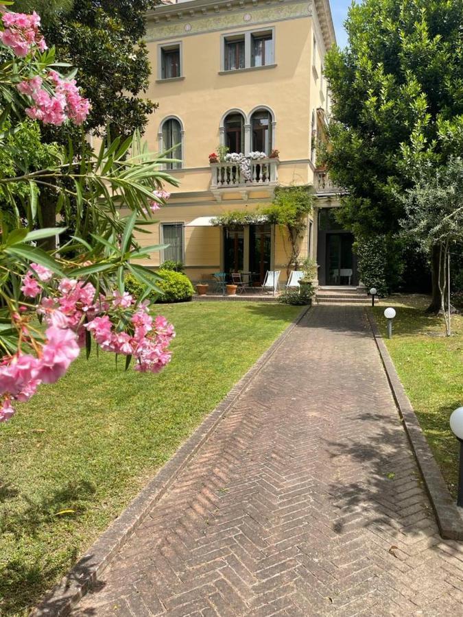 Bed and breakfast Ines 2*